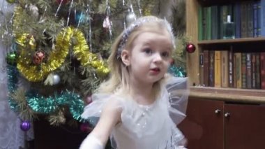 Noel ağacı, kılık kız