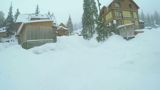 Skigebied in de bergen — Stockvideo
