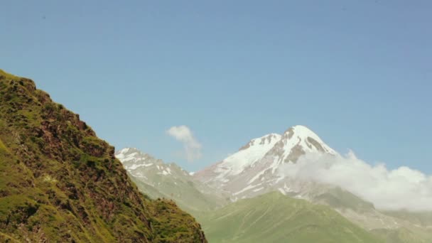 Kazbek βουνό στη γεωργία — Αρχείο Βίντεο