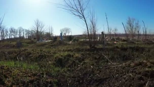 Primavera do cemitério abandonado — Vídeo de Stock