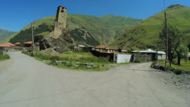 Torre Svan em viliage — Vídeo de Stock