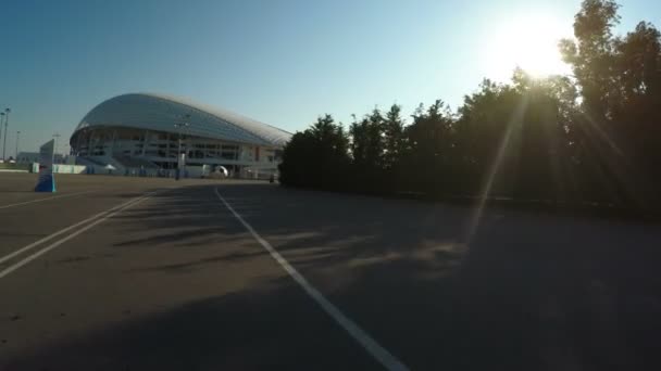 Parque Olímpico em Sochi em sol de luz de fundo — Vídeo de Stock