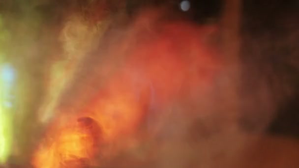 Figurine lumineuse sur le sol 