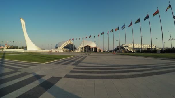 Olympische Flamme im Olympiapark — Stockvideo