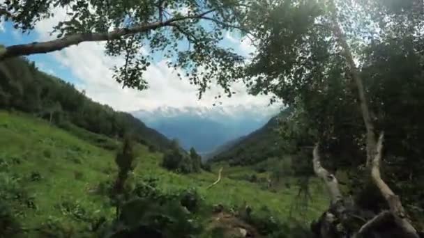 Vista de los picos de montaña montañas Svaneti — Vídeo de stock