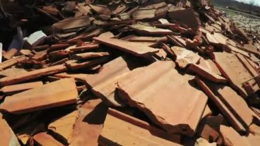 Kırık fayans niteliğine