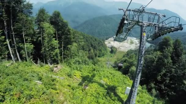 Elevadores em montanhas no verão — Vídeo de Stock