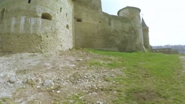 Eski kale üzerinde göster
