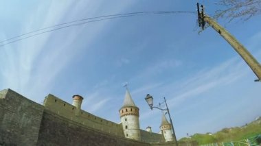 Eski kale üzerinde göster