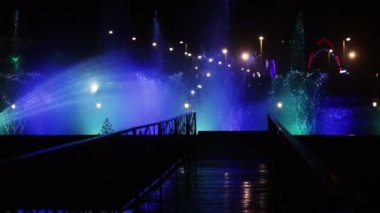 Çeşme gece dans