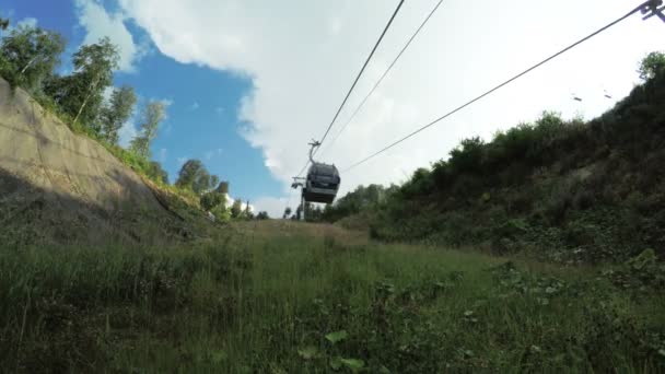 Asansörler yaz dağlarında — Stok video