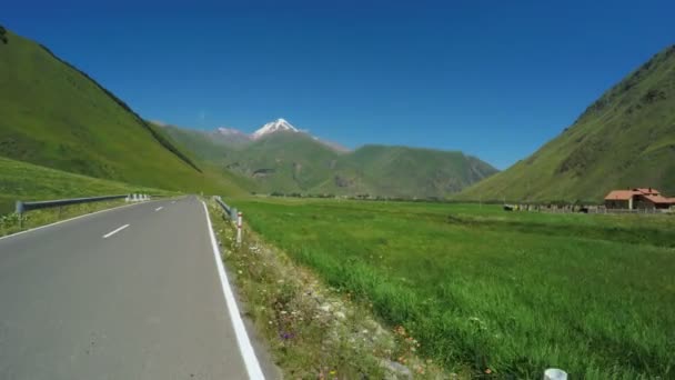 Bergweg van fiets — Stockvideo