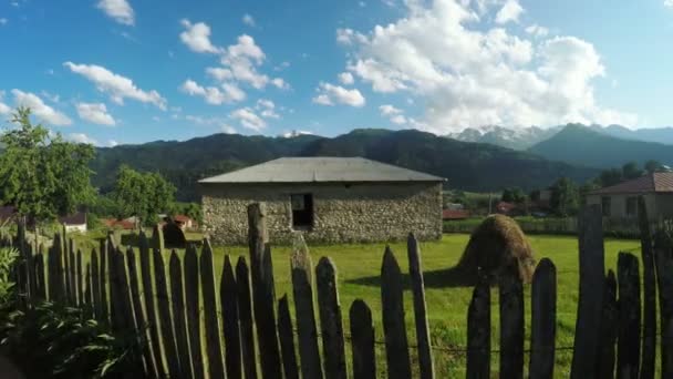 Забор в горах — стоковое видео