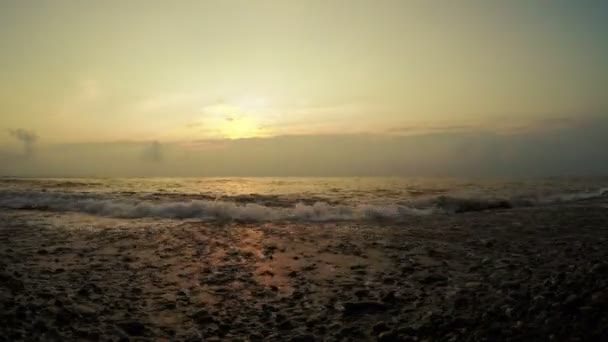 Море вечірній захід сонця — стокове відео