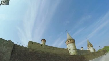 Eski kale üzerinde göster