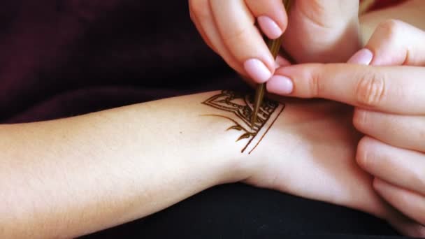 Dibujo henna mehendi — Vídeo de stock