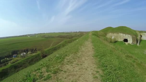 Steinmauer eine alte Burg — Stockvideo