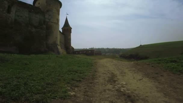 Blick auf alte Burg — Stockvideo