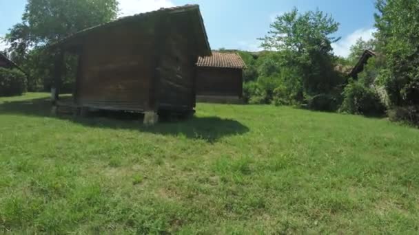 Antigua casa de madera — Vídeos de Stock