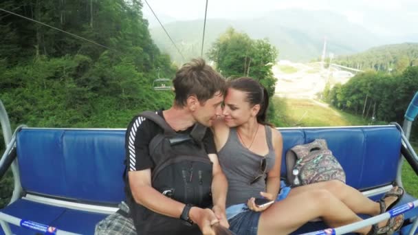 Couple on ski lifts — Stock Video