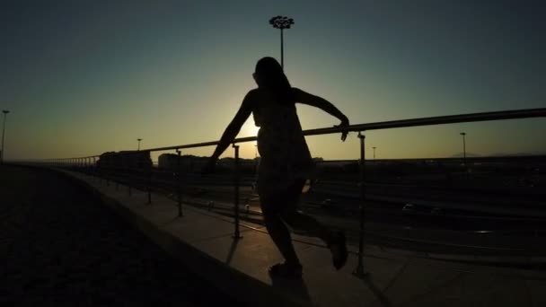 Silhouette of walking girl — Stock Video