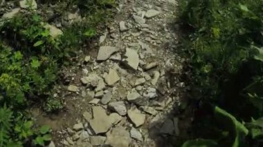 Dağlar taşlar olan yol