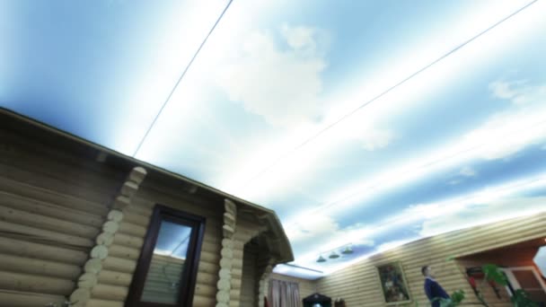 Sträcka på taket i form av himlen — Stockvideo