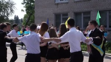 Mezuniyet vals satırındaki