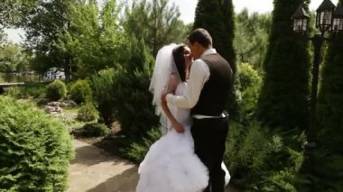 damat ve nişanlısı toplantı, acele et.