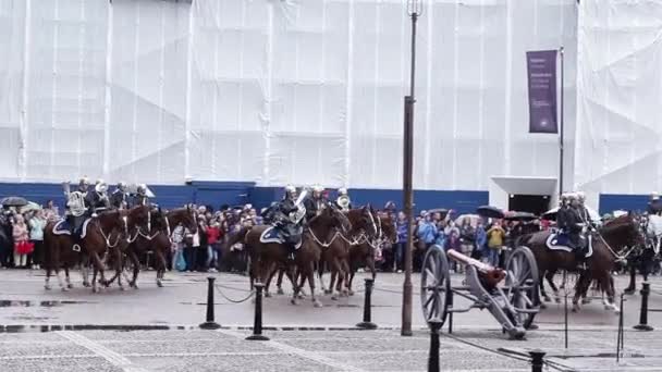 Kraliyet Muhafızı töreni değiştirmek Royal Palace Stockholm — Stok video