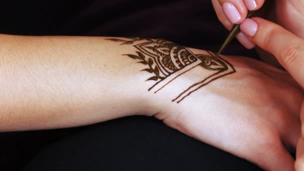 Dibujo henna mehendi — Vídeo de stock