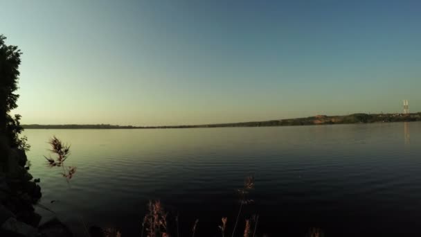 Bord de rivière sur la nature 