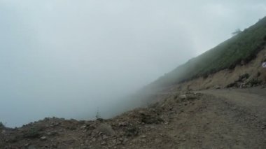 Kalın sis ile Dağları