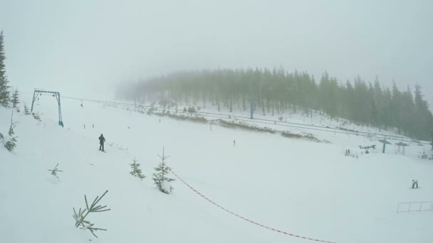 Landung vom Skilift — Stockvideo