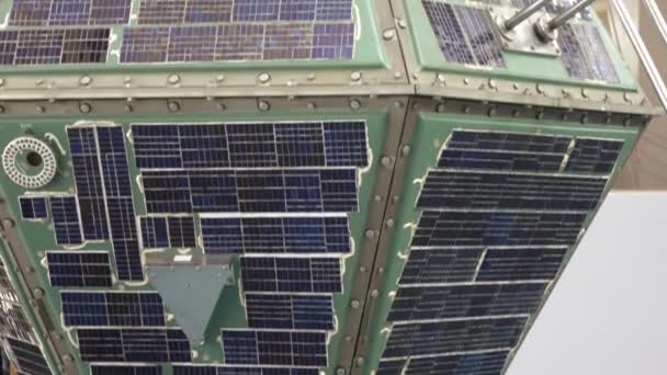 Painel solar satélite — Vídeo de Stock