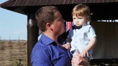 Baba ile çocuk niteliğine