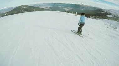 Kadın kayak iniş doğada