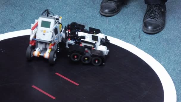 Bestrobofest competitie vechtmachines van Lego — Stockvideo