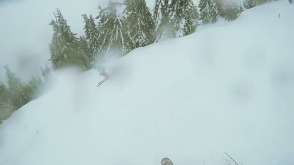 Homem caído no inverno céu — Vídeo de Stock