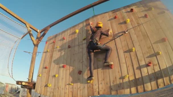 Parque de cuerdas en el festival — Vídeo de stock