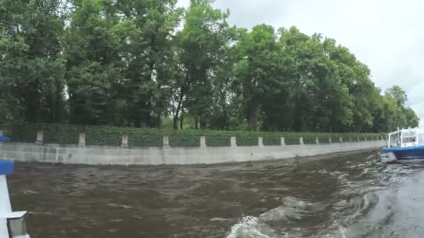 Palacio Embankment cerca del Jardín de Verano — Vídeo de stock