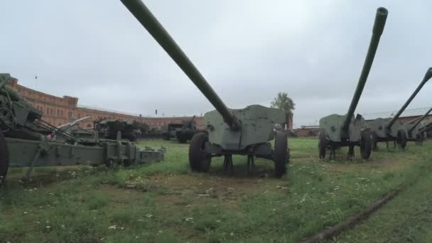 Muzeum artylerii oraz eksponatów — Wideo stockowe