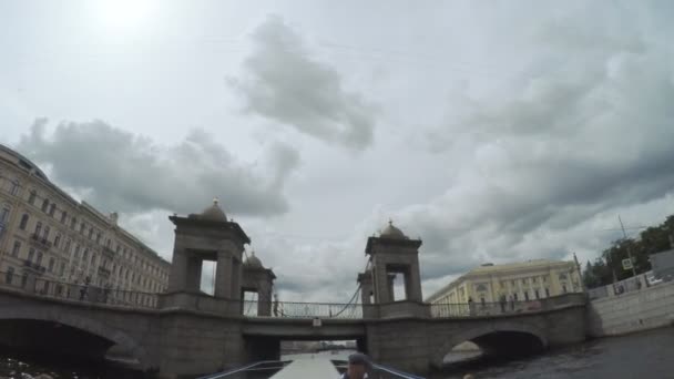 罗蒙诺索夫桥上的视图 — 图库视频影像