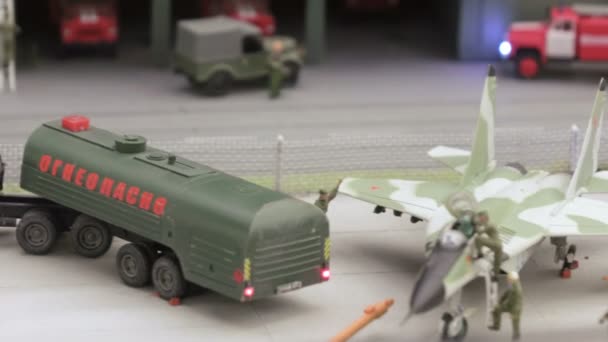 Repostador en aeródromo militar — Vídeos de Stock