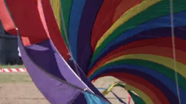 Floating multi-colored parachute — Stock Video