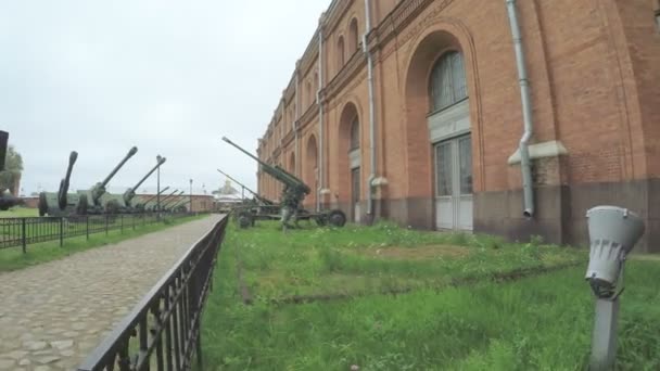 Артиллерийский музей и экспозиции — стоковое видео