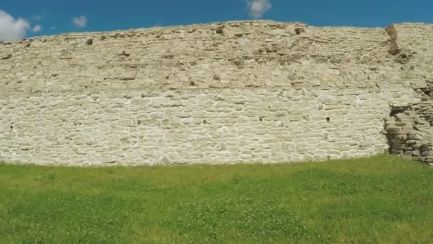 Clôture basculante ancienne forteresse — Video