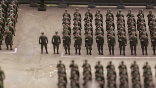 Bau von Soldaten auf dem Paradeplatz — Stockvideo