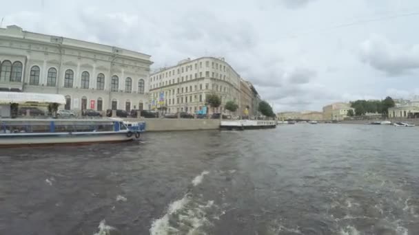 İleri yol tornistan Nehri üzerinde — Stok video