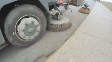 Sokak süpürmek makinede